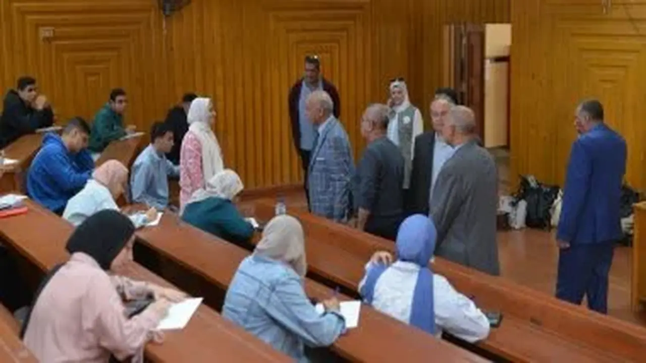 ضوابط امتحانات الفصل الدراسي الأول في الجامعات تمنع إدخال الهواتف المحمولة لضمان نزاهة التقييم